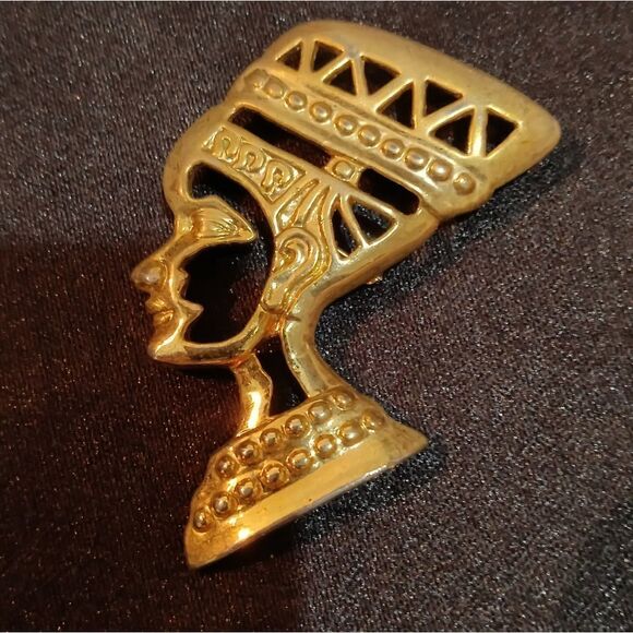 Vintage golden African Queen head brooch - Picture 1 of 6